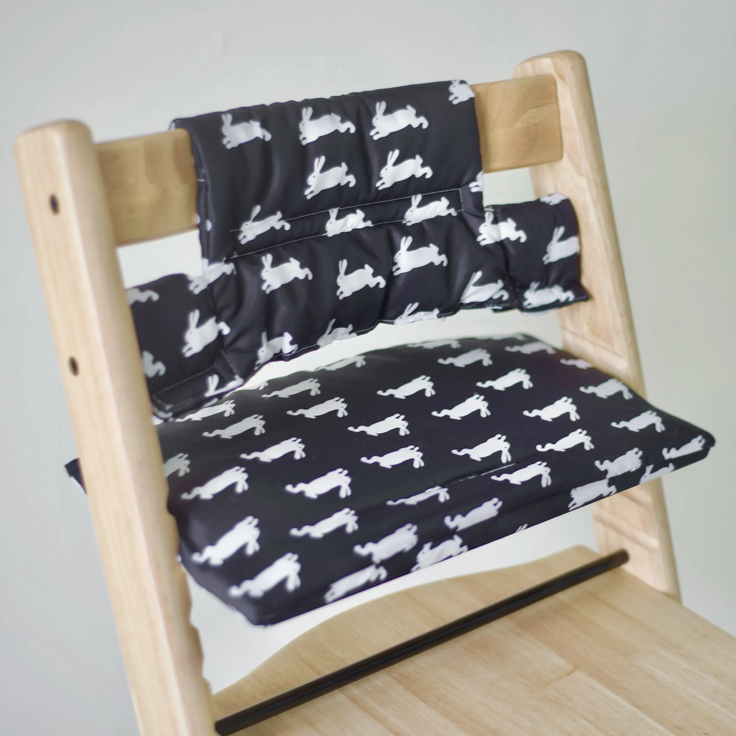 Coussin de Chaise Haute pour Bébé Confort Élémentaire Design Lapin Doux Rembourré Antidérapant Portable Hiver 