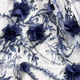 Échantillon de tissu en dentelle fleurie idéal pour robes de mariage