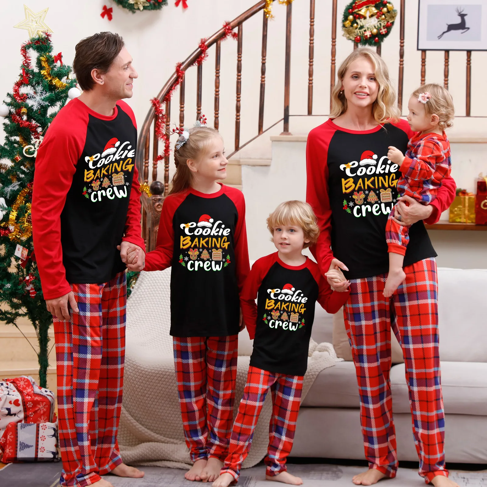 Tenues assorties de Noël pour la famille pyjamas 2 pièces bébé enfants parents style festif tissu doux cosy hi