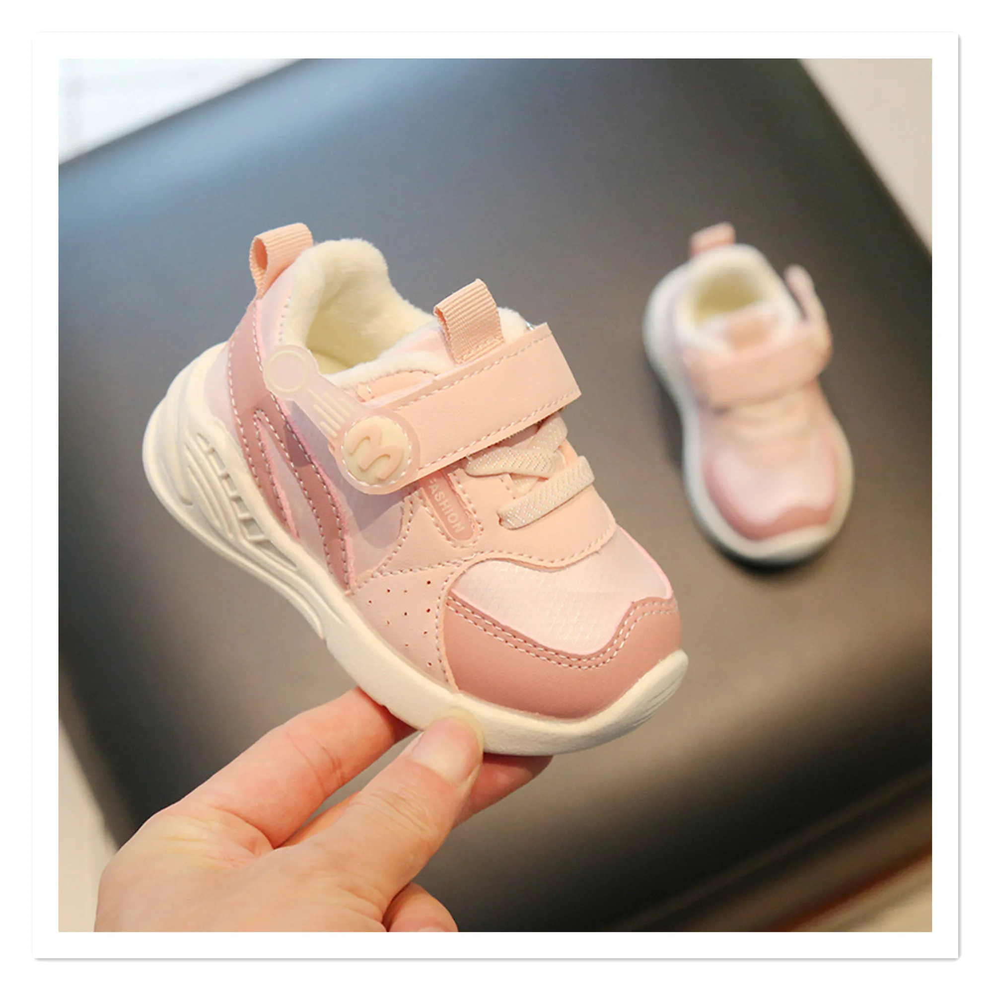 Chaussures de sport antiads pour enfants fermeture velcro design