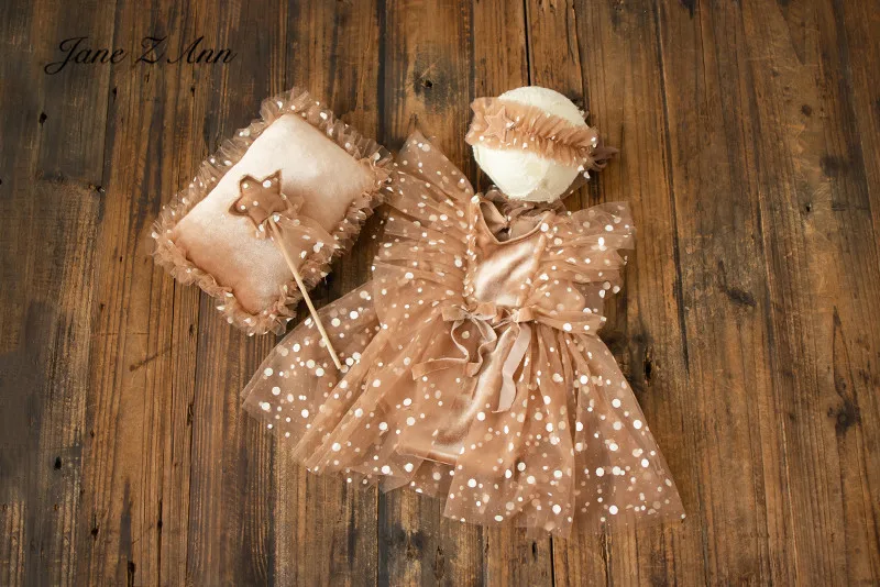 Robe en dentelle et velours pour nouveauné fille ensemble photo avec baguette et oreiller style mignon chic 03