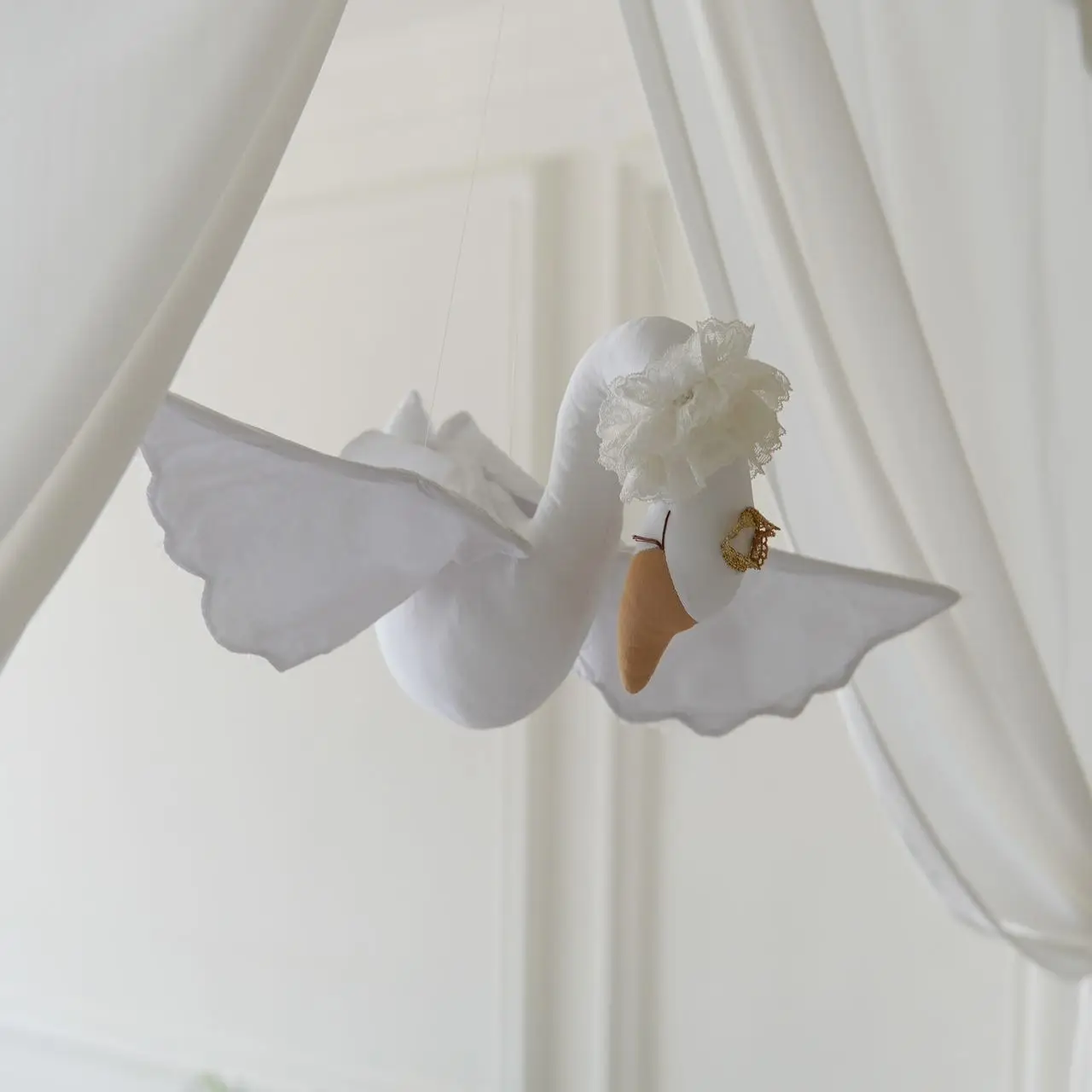 Décoration murale apaisante en peluche pour bébé mobile cygne en tissu doux style moderne et minimaliste pour 