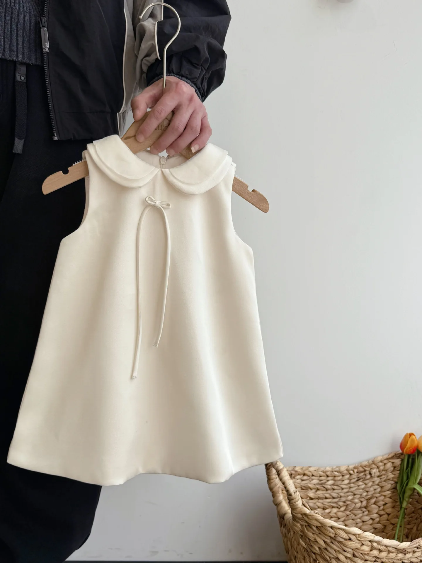 Robe d'anniversaire princesse pour filles jupe été 2023 robe satinée sans manches style mignon 46 ans couleura
