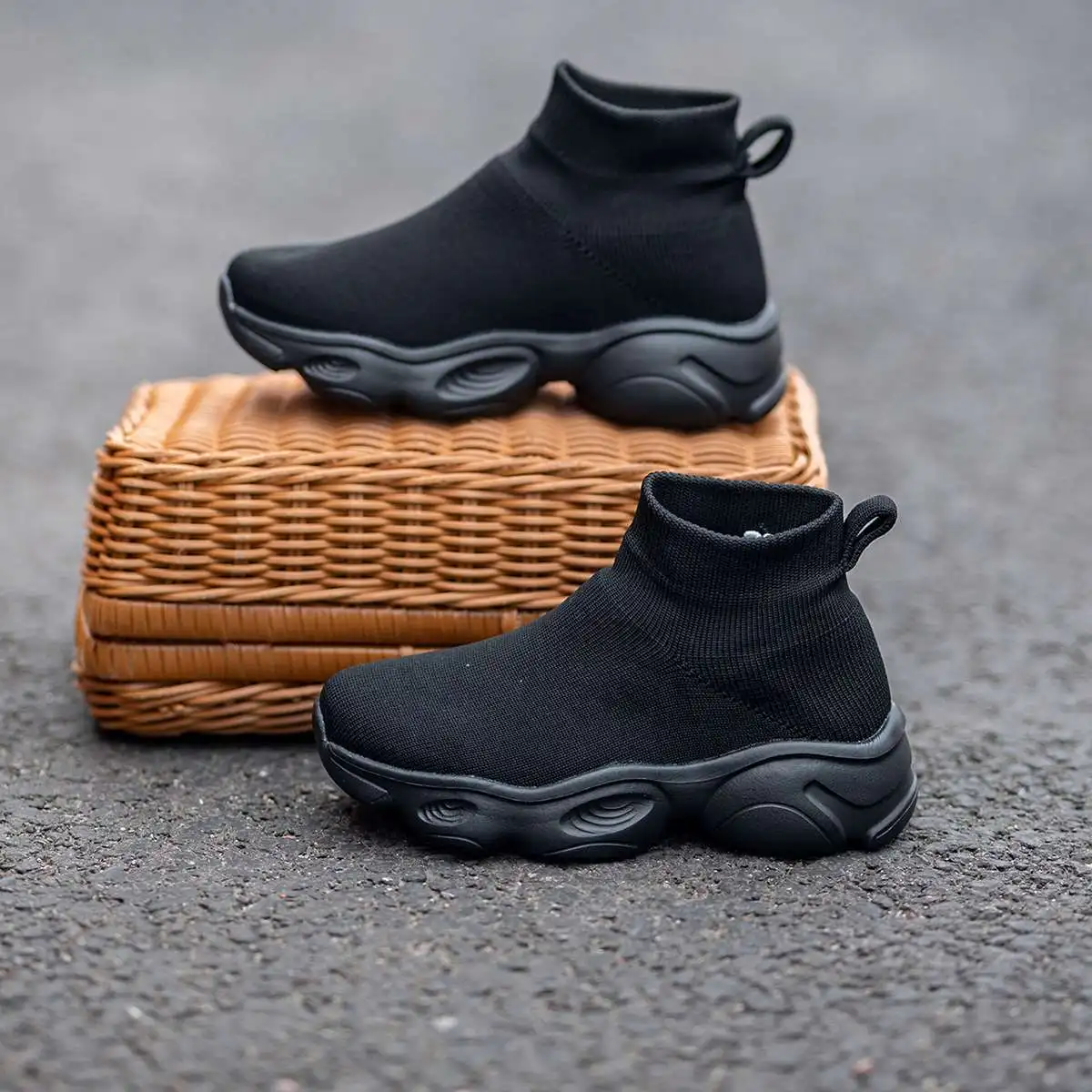 Chaussures enfants baskets tricot noires confortables modernes design