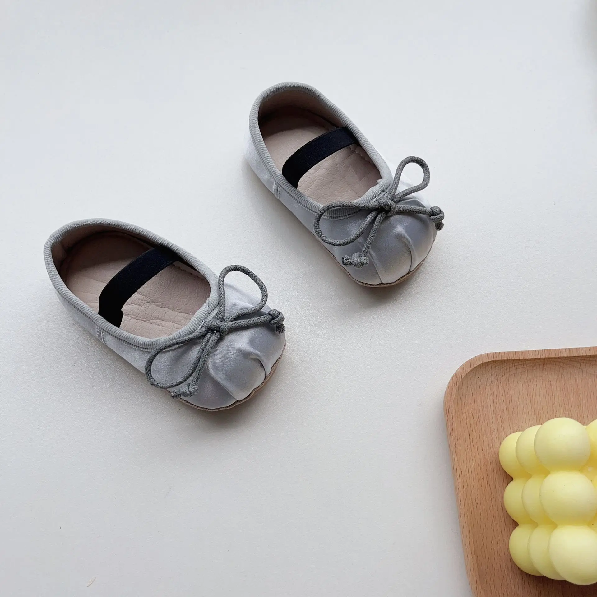 Ballerines enfants cuir souple princesse mode automne gris coordonnées poussettes accessoires bébé confortable