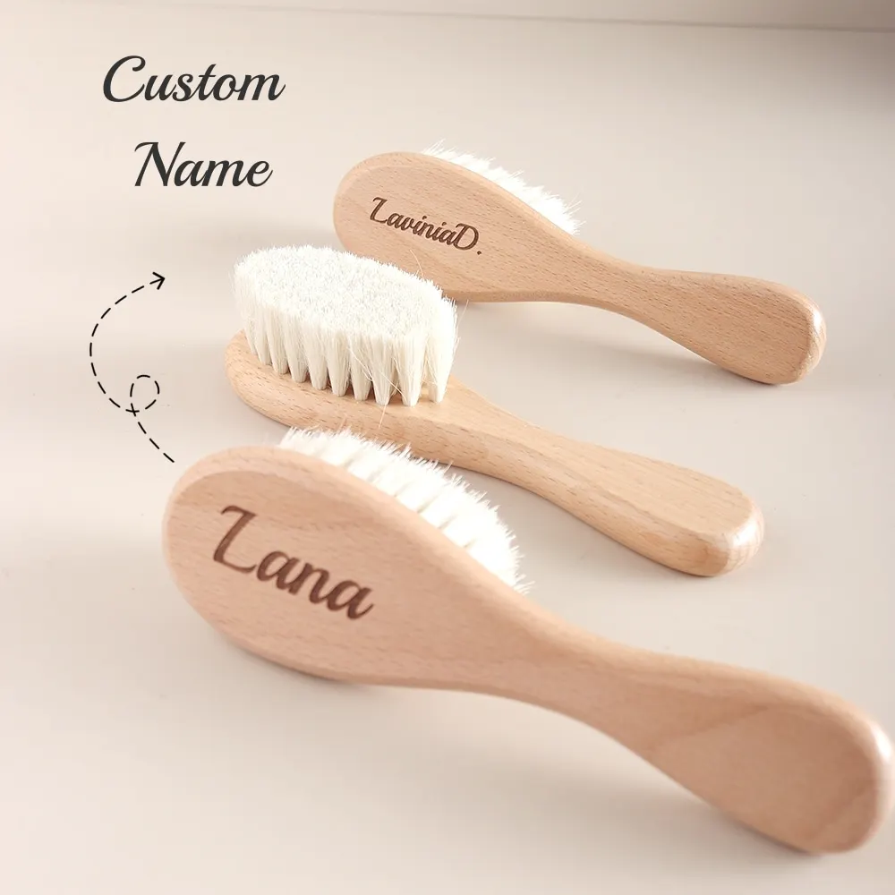 Brosse personnalisée pour bébé manche en bois naturel poils en soie
