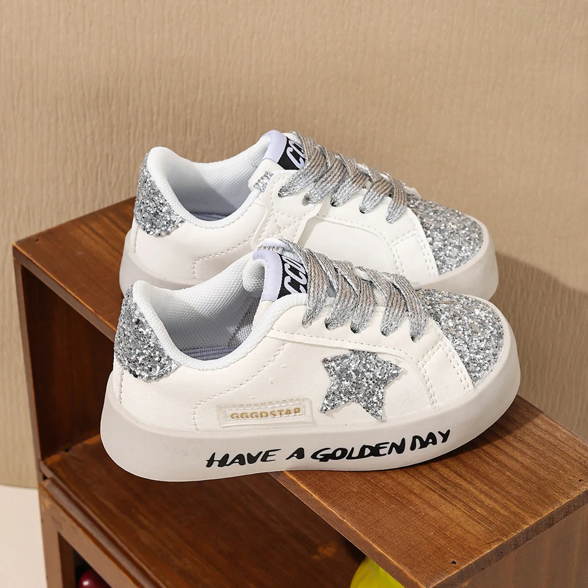 Chaussures enfants style sport paillettes argent semelle antidérapante design moderne confortable 28 ans baske