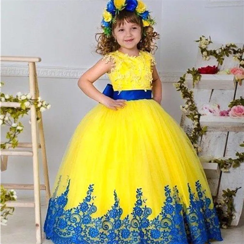 Robe princesse dorée tulle floral dentelle perlée sur mesure occasion spéciale fête spectacle 2024