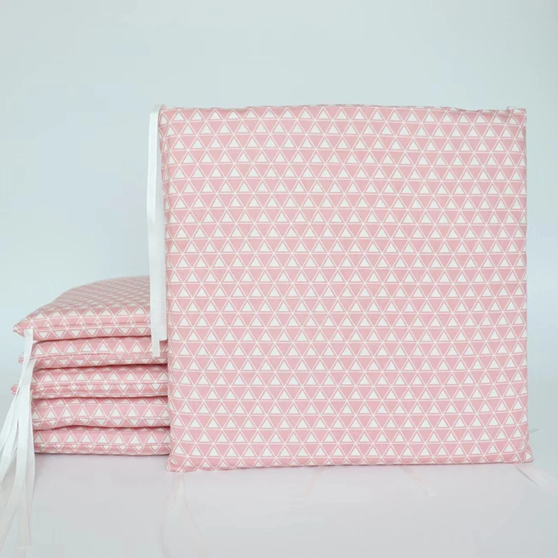 Coussins parechocs berceau décoration chambre bébé motif triangles blancs style moderne doux et hypoallergéniq