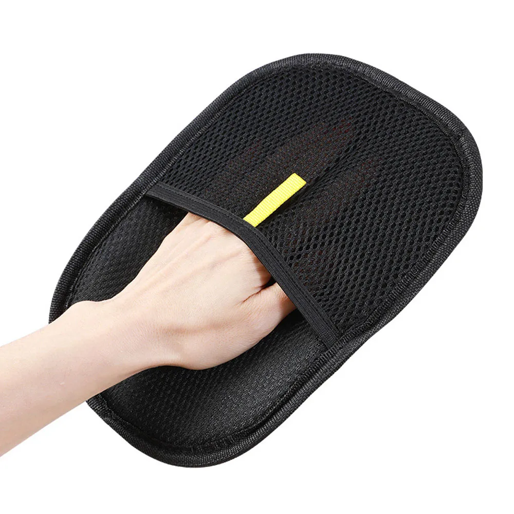 Gants de nettoyage en maille synthétique noir avec bande jaune texture aérée lavage et entretien des surfaces 