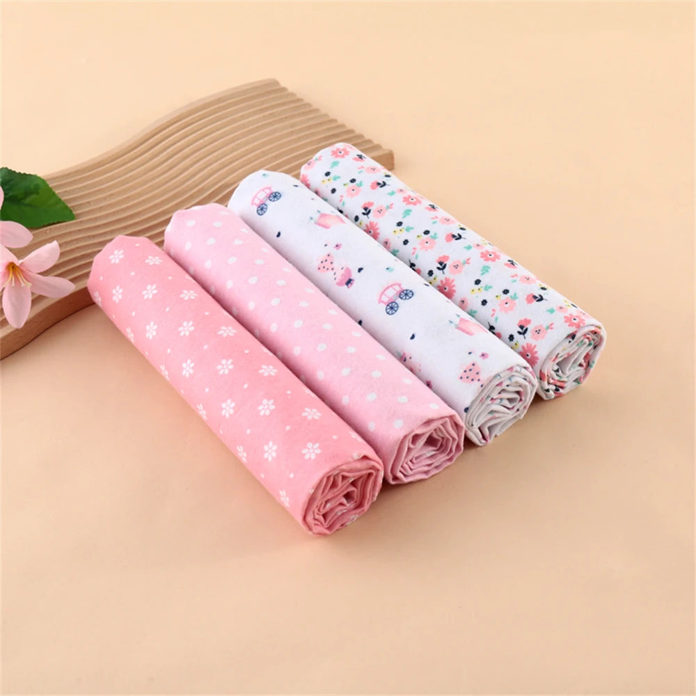Ensemble de 4 couvertures d'emmaillotage pour bébé en flanelle douce motifs colorés idéales pour la garderobe 