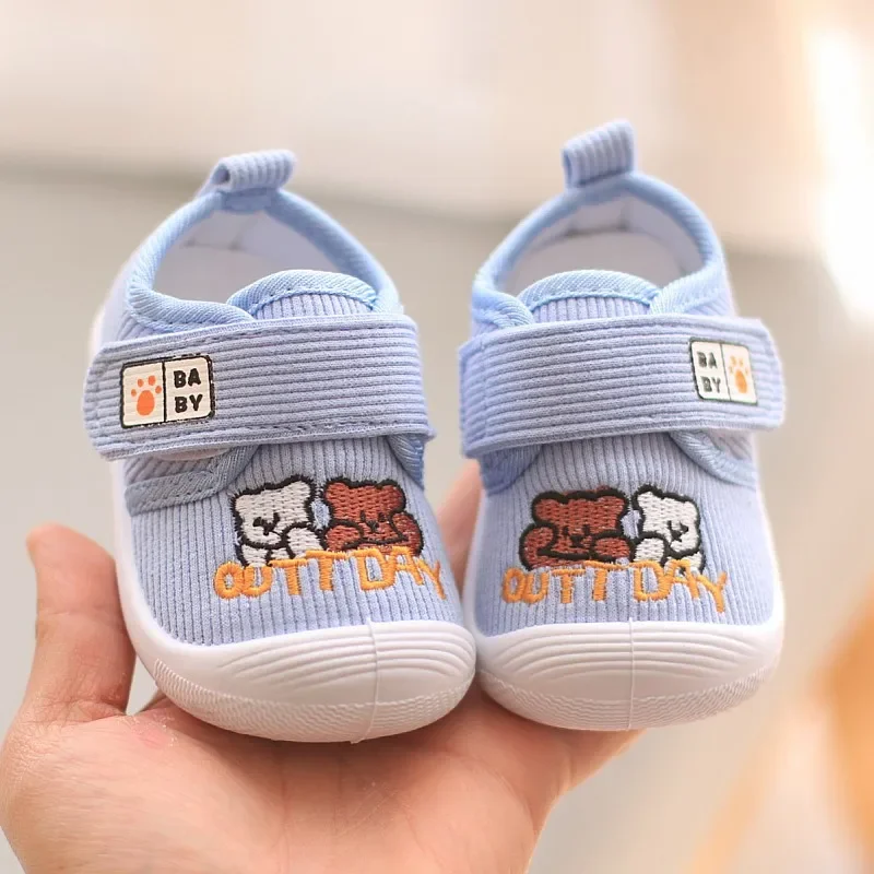 Chaussures bébé fille et garçon en velours côtelé design mignon avec broderies d'ours fonctionnelles et confor