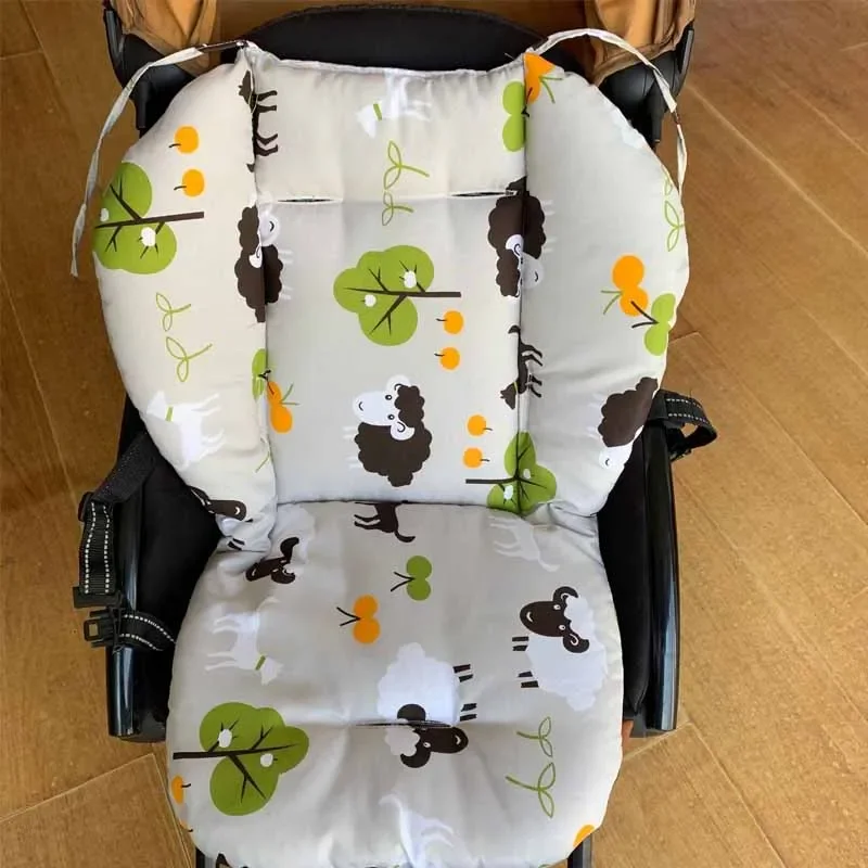 Coussin de poussette en tissu doux avec motifs de moutons et d'arbres confortable et respirant pour bébé
