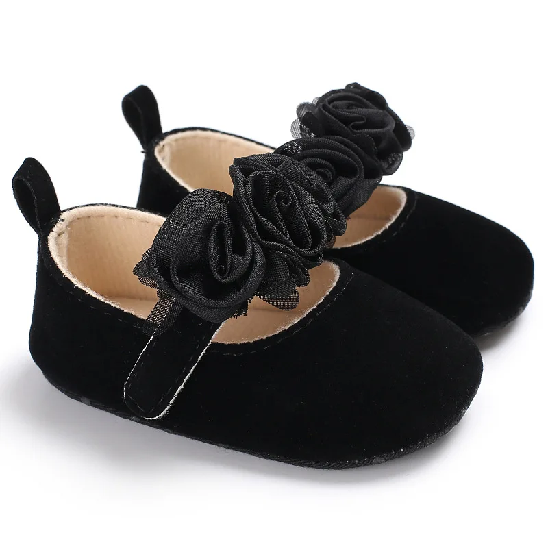 Chaussures bébé fille élégantes velours noir fleurs ornées occasion spéciale confortable première marche baptê