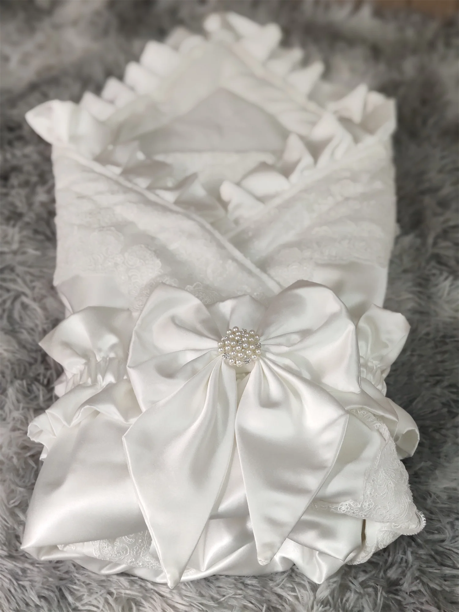 Couverture d'emmaillotage en dentelle française satinée pour bébé couverture romantique pour nouveauné idéale