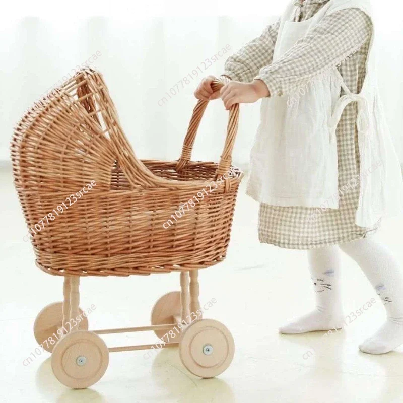 Poussette pour poupée en osier tissé style vintage design rétro jouet éducatif pour enfants chambre d'enfants