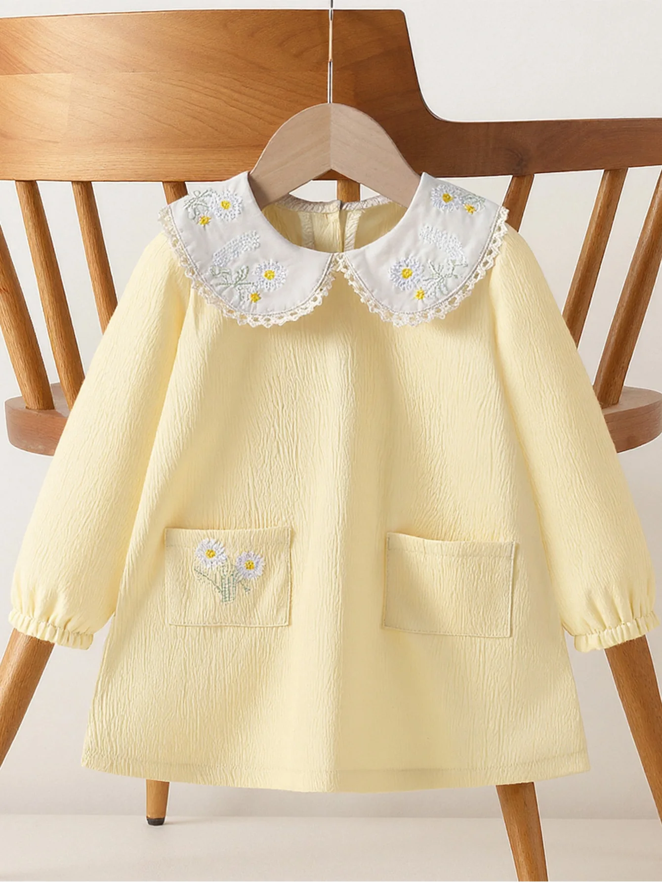 Robe fille printemps automne broderie fleurie manches longues col rabattu semilongue confortable élégante vête