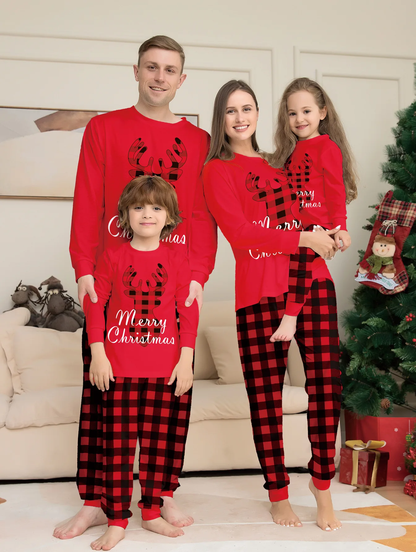 Ensemble pyjama Noël famille coordonné haut pantalon style festif