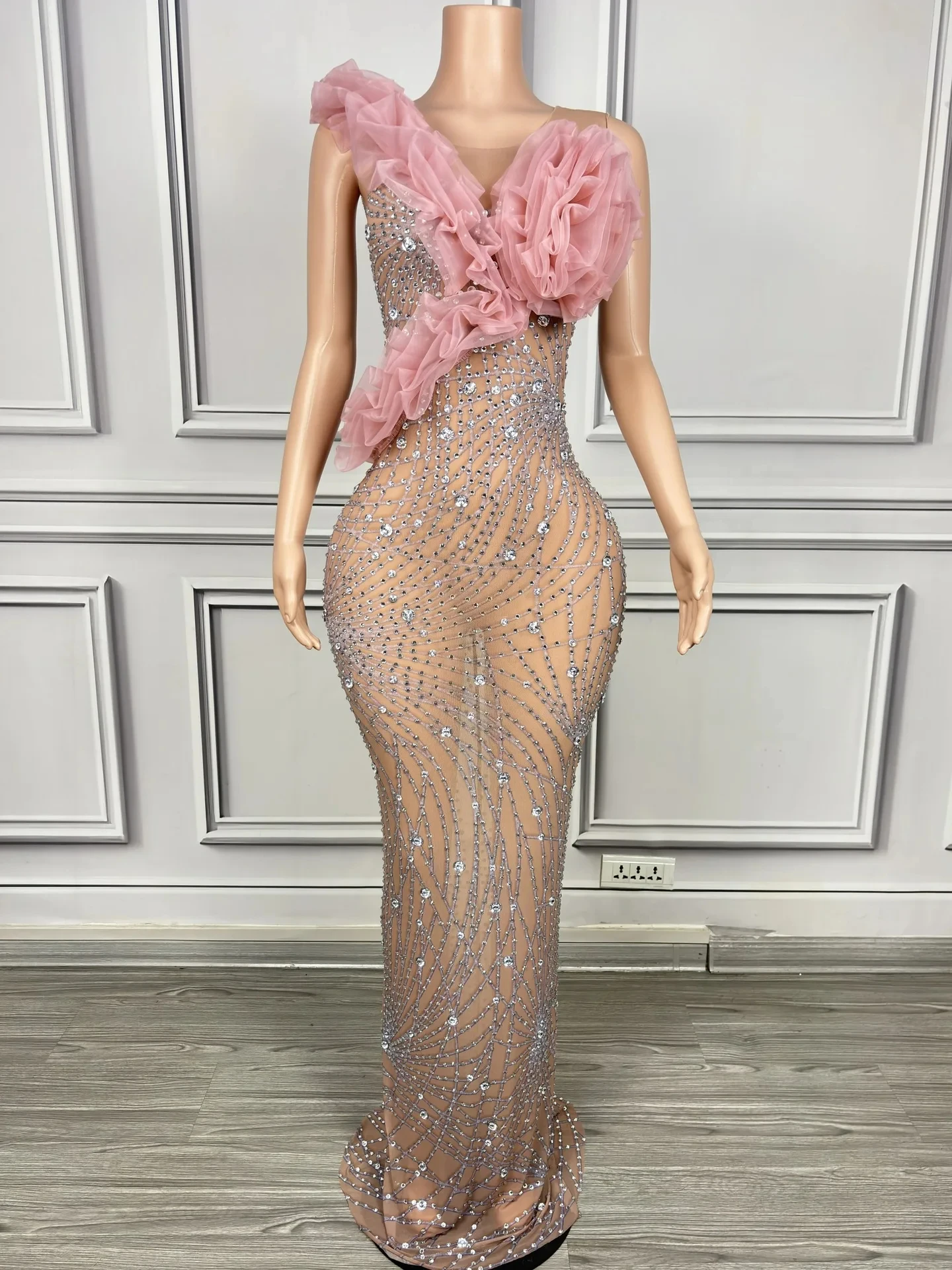 Robe de soirée formelle strass luxury sirène longue occasion spéciale décolleté V épaule ornée tissu transpare