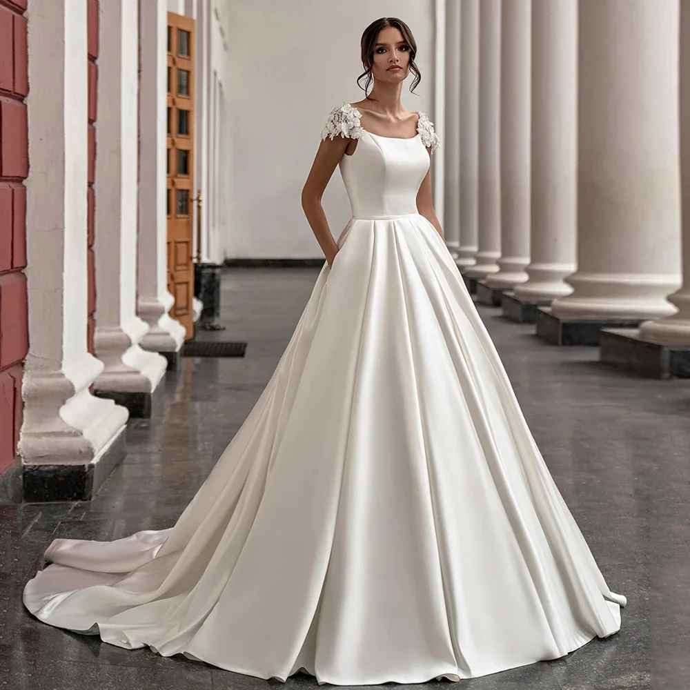 Robe de grossesse élégante et confortable pour future maman style classique manches cape fleurs train court li