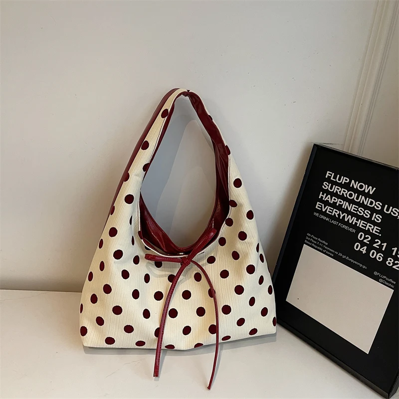 Sac fourretout bébé à pois rouges sac à bandoulière mode grande capacité design moderne pratique et élégant po