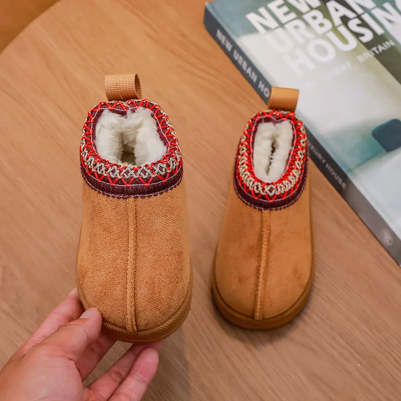 Bottillons en suédine pour enfants chaussons intérieur doublure fourrure synthétique design moderne traditionn