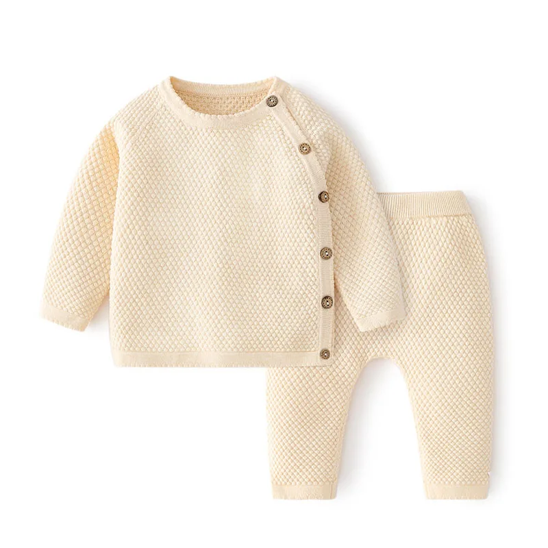 Ensemble pyjama bébé garçon fille pull et pantalon coton style moderne beige clair boutons en bois tricoté sai