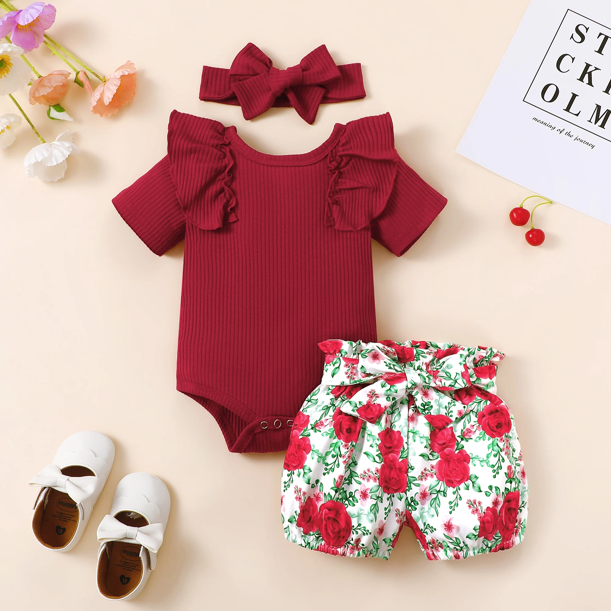 Ensemble vêtements bébé fille body à volants short floral accessoires