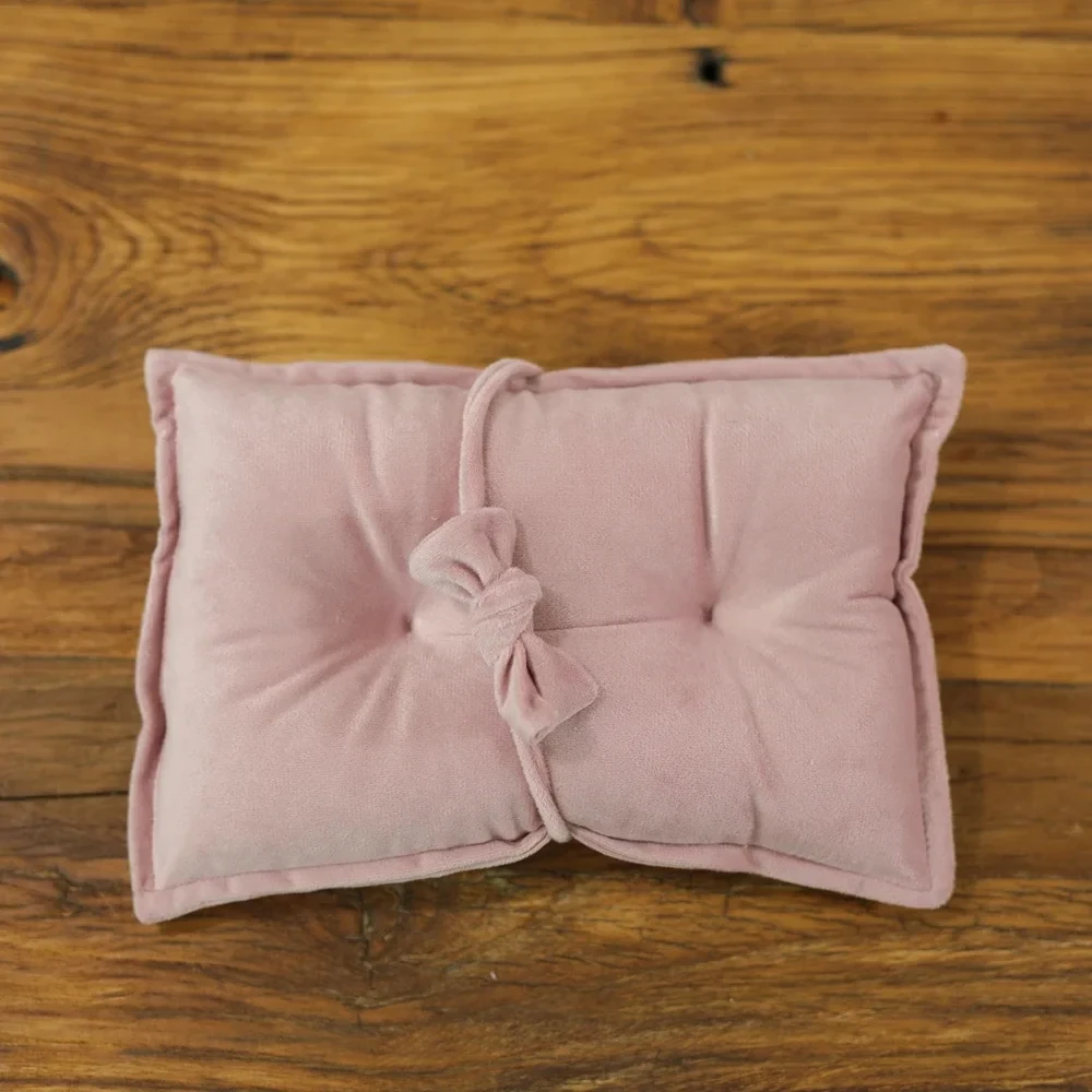 Coussin de photographie pour nouveauné doux style moderne design minimaliste rose pâle usage studio confort bé