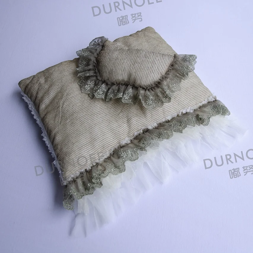 Coussin décoratif dentelle vintage DURNOLL beige gris style romantique tissu doux idéal décoration studio ou i