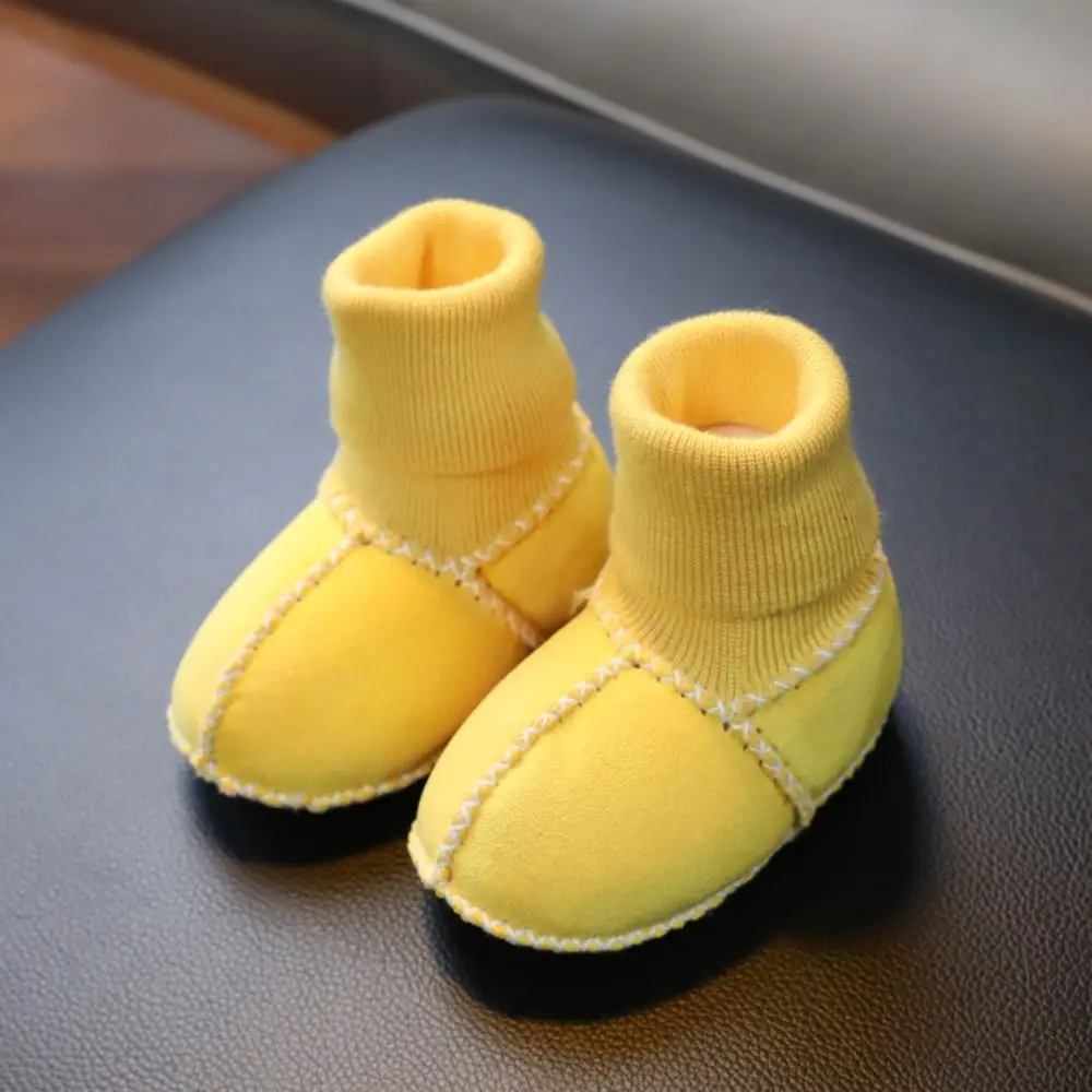Chaussures bébé intégrées fourrure douce bottines chaudes antidérapantes jaune confortable usage intérieur des