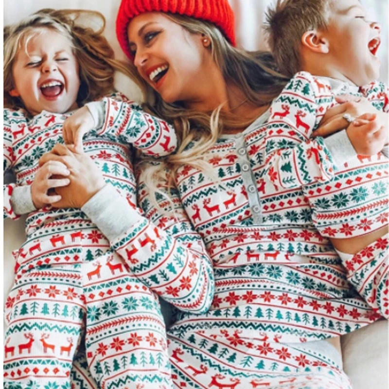 Tenues assorties pour la famille de Noël vêtements maman et moi pyjamas détente imprimé Allover adultes et enf