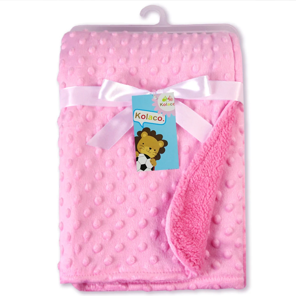 Couverture polaire douce pour bébé literie hiver blanket coton Kolaco texture en relief rose pastel usage pous