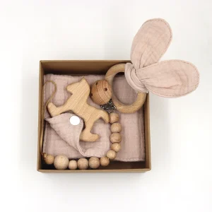 Coffret cadeau jouets bébé 4 pièces anneau dentition jouet bois couverture sécurité gift newborn fille garçon design scandinave Coffret cadeau jouets bébé 4 pièces anneau dentition jouet bois couverture sécurité gift newborn fille garçon design scandinave