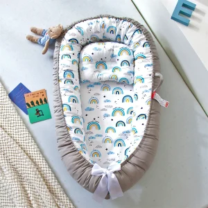 Nid bébé en coton berceau portable lit de voyage couffin bébé lit d’appoint confort bébé accessoire maternité design moderne motifs nuages et arcsenciel Nid bébé en coton berceau portable lit de voyage couffin bébé lit d’appoint confort bébé accessoire maternité design moderne motifs nuages et arcsenciel
