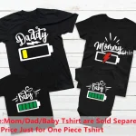 Ensemble Tshirts Famille Énergique  Papa Maman Bébé  Design Batterie Humoristique en Coton Noir