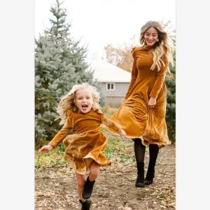 Robes princesse mère et fille en velours manches longues coordonnées automne style européen 713 ans