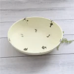 Bol en bois vintage pour photographie bébé nouveauné accessoire décoration style rustique finition écaillée usage sécurisé design authentique