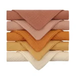 Serviettes carrées en coton doux pour bébé 5 pièces multicolores idéales pour le visage l&rsquo;alimentation et le soin日常