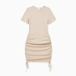 Ensemble de tenue abricot assortie pour la famille robe froncée maman tshirt rayé papa et garçon haut fille barboteuse bébé style casual été