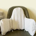 Coussin de chaise haute bébé soutien dos confortable coussin gonflable couleur beige style moderne design chevron