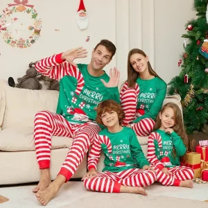 Ensemble pyjamas de Noël pour famille 2024 mère père enfant bébé chien look doux et uni style européen américain vêtements confortables hiver Ensemble pyjamas de Noël pour famille 2024 mère père enfant bébé chien look doux et uni style européen américain vêtements confortables hiver