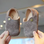Chaussures de marche en cuir antidérapantes pour bébés couleur unie polyvalentes plates mignonnes semelle souple nouvelle collection printempsautomne 2025  coffee