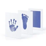 Kit d’empreintes de mains et pieds bébé souvenir naissance cadeau bébé cartes rectangulaires encre bleue design moderne usage pratique capture instant