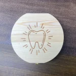 Boîte de rangement de dents de lait en bois souvenir bébé organiseur en bois design écofriendly gravure dent idée cadeau