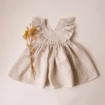 Robe d&rsquo;été en lin coton fille motif vichy style délicat sans manches encolure V épaules volants 25 ans