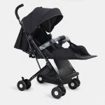 Reposepieds universel pour poussette bébé accessoire jardin enfants design moderne matériau synthétique usage urbain compact sécuritaire fonctionnel