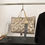 Sac à main matelassé rembourré nylon polyester hiver luxe mode designer femme fourretout bandoulière Gold