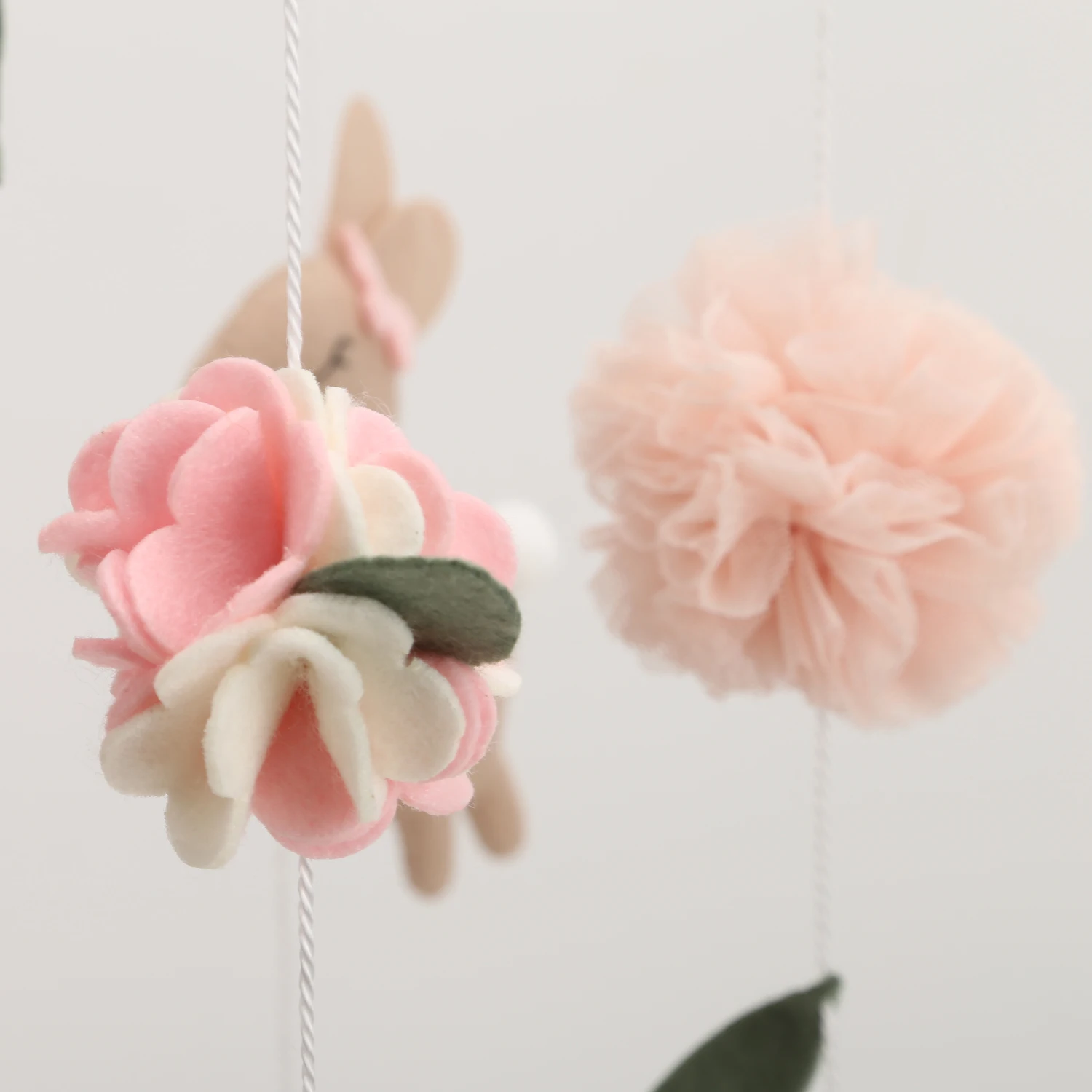 Mobile bébé lapin en feutre fleurs filles garçons déco chambre berceau cadeau naissance poussette easy