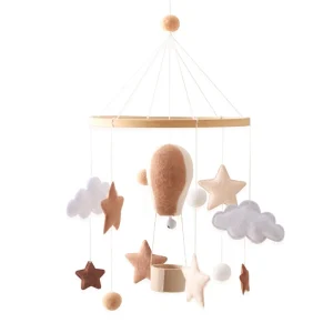 Mobile en bois et feutre doux pour lit bébé décoration chambre enfant étoiles nuages montgolfière 036 mois accessoire bébé sûr et élégant